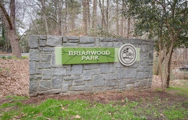 Very Spacious 2bd/2ba Condo in Brookhaven w/ Pool!!