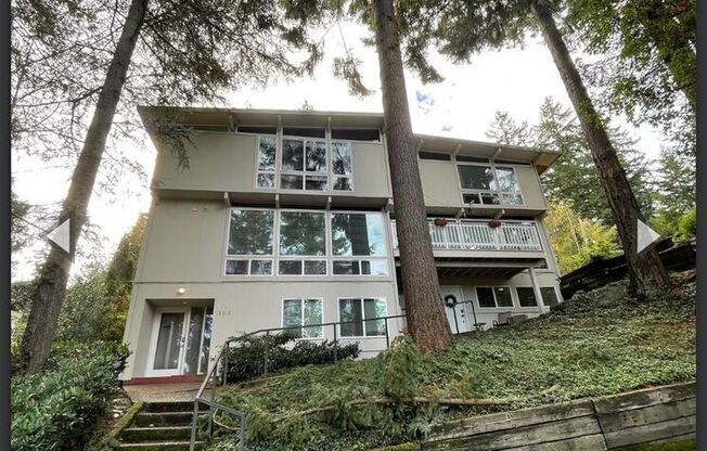 18312 24 AVE NE