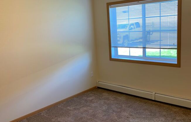 1 bed, 1 bath, 718 sqft, $985, Unit 615-207