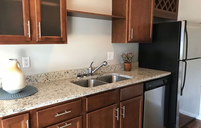 2 beds, 1 bath, 912 sqft, $1,345, Unit 1950209R