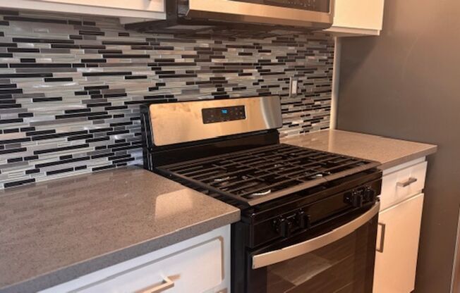 1 bed, 1 bath, 700 sqft, $2,172, Unit 275