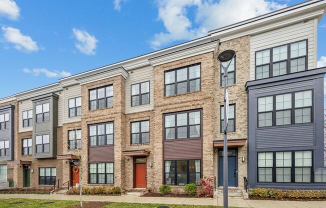 Stunning 4 bed 3.5 bath townhome in the heart of Falls Church