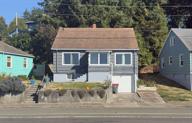 627 W Marine Dr, Astoria, OR 97103