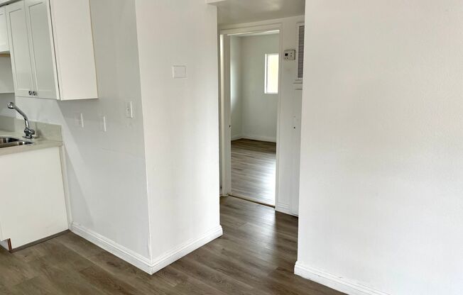 2 beds, 1 bath, 700 sqft, $1,250, Unit 04