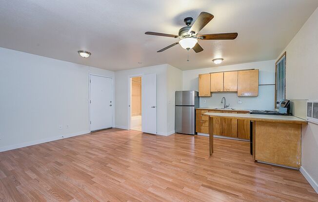 Studio, 1 bath, 400 sqft, $1,095, Unit B17