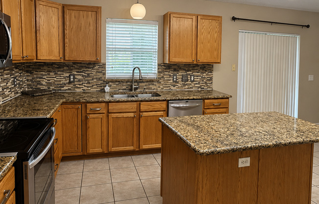 4 beds, 3.5 baths, $2,800