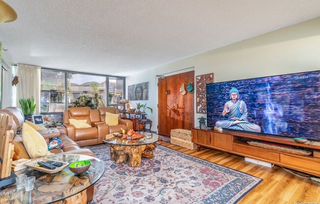$3000/ 3 BED / 2 BATH in  PUNAHOU REGENCY