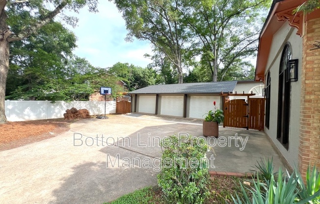 5745 RIVIERE DR
