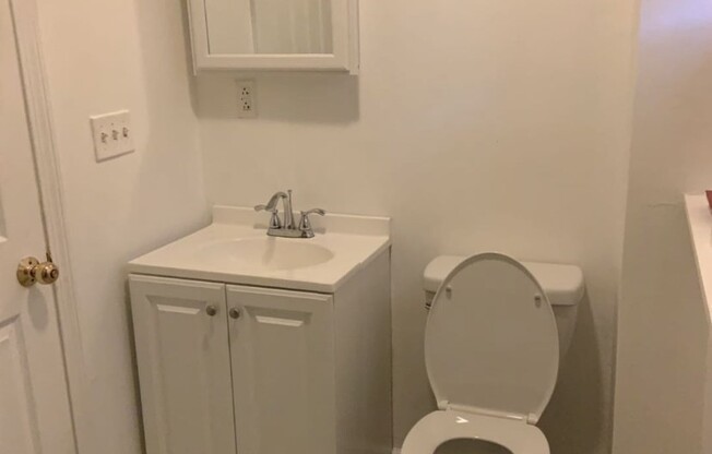 1 bed, 1 bath, 400 sqft, $1,700, Unit A