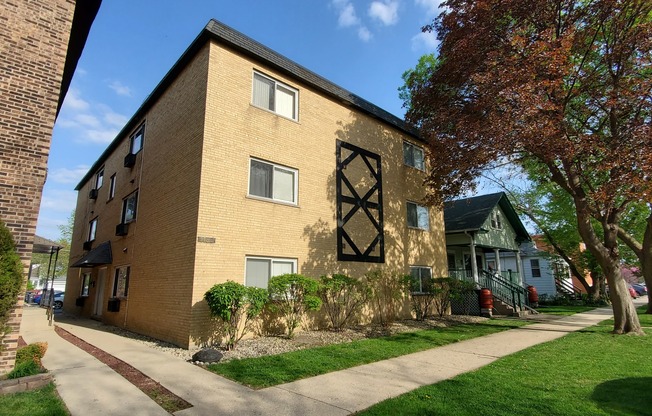 1130 DUNLOP AVE