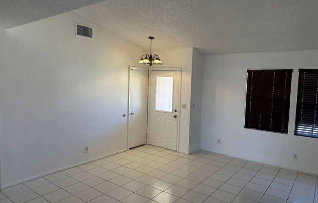 SW!! Spring Valley!! Single Story!!! Covered Patio!!! Fire Place!! Pet Friendly!!! Community Parks Nearby!!!