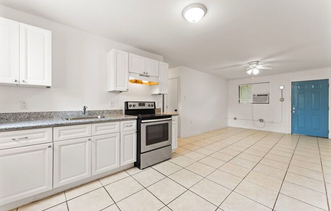 2 beds, 1 bath, 700 sqft, $650, Unit 1132 Aster St.