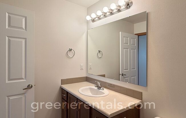 2 beds, 2 baths, 1,050 sqft, $1,735, Unit 1415-201