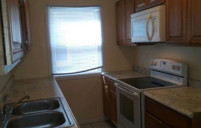 2 beds, 1 bath, 1,150 sqft, $950, Unit 2424-2