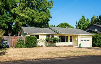 Charming 3 Bed, 1 Bath Home w/ Garage in South Tabor