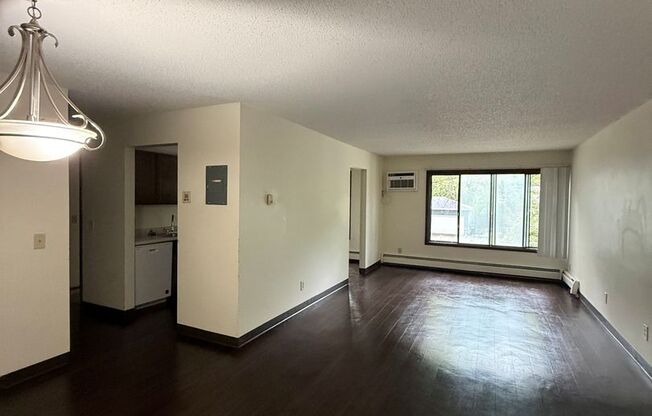 2 beds, 1.5 baths, 905 sqft, $1,460, Unit 35-202