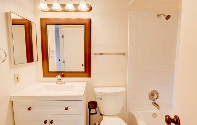 1 bed, 2 baths, 890 sqft, $1,800, Unit 302