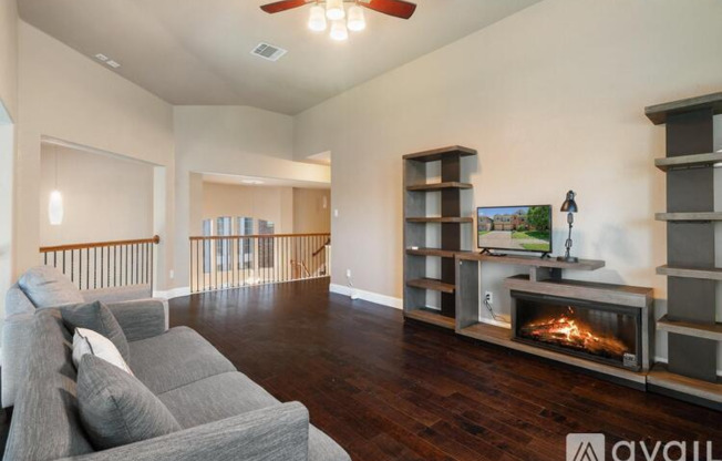 412 CYPRESS HL DR