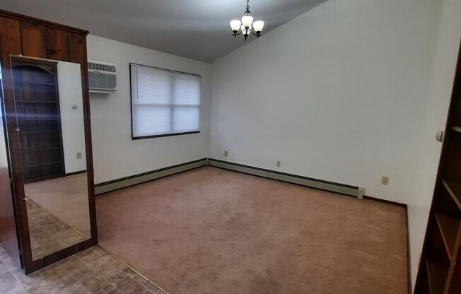 1 bed, 1 bath, $850, Unit #6