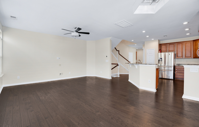 9329 LENOX POINTE DR