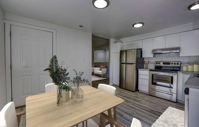 2 beds, 1 bath, 960 sqft, $1,525, Unit 7571-101