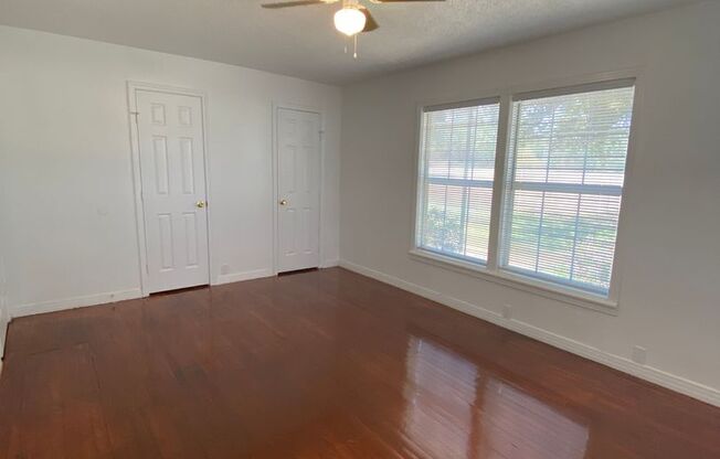 2 beds, 1 bath, $1,400