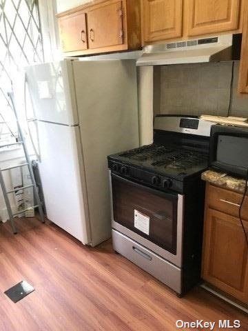 2 beds, 1 bath, $3,100, Unit 1