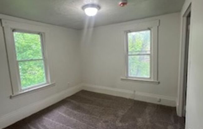 16102 Parkgrove