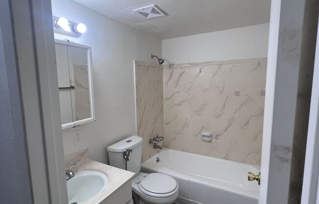 2 beds, 1 bath, 700 sqft, $1,250, Unit 01A