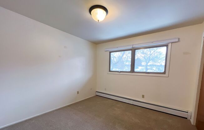 Adorable 3 bedroom 1 bathroom Top Level Unit