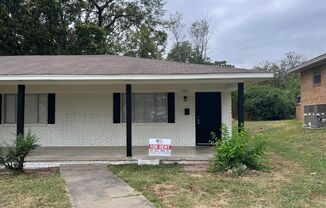 4211 N Locust St., North Little Rock AR 72116 - updated 2br duplex off JFK