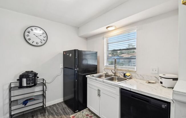 2 beds, 2 baths, 1,125 sqft, $1,650, Unit 7