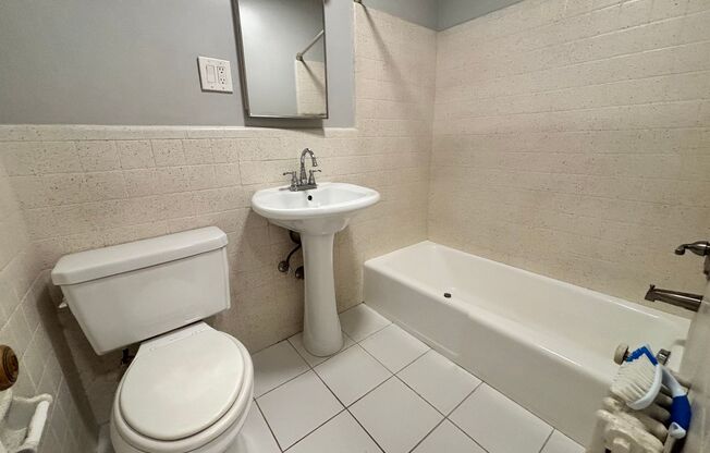 2 beds, 1 bath, 800 sqft, $1,520, Unit 6230 Fifth Ave. #A3-E