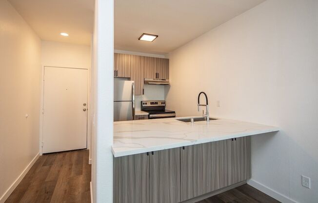 1 bed, 1 bath, 717 sqft, $2,395, Unit 6