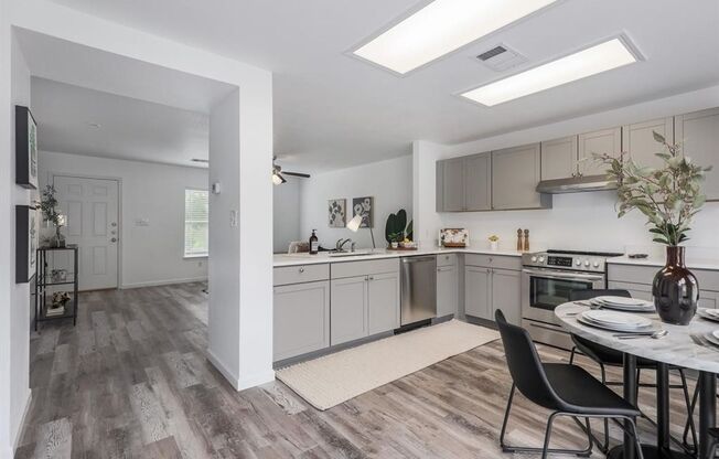 Beautiful 4 bd/2 ba renovated home in South Austin! Available August!