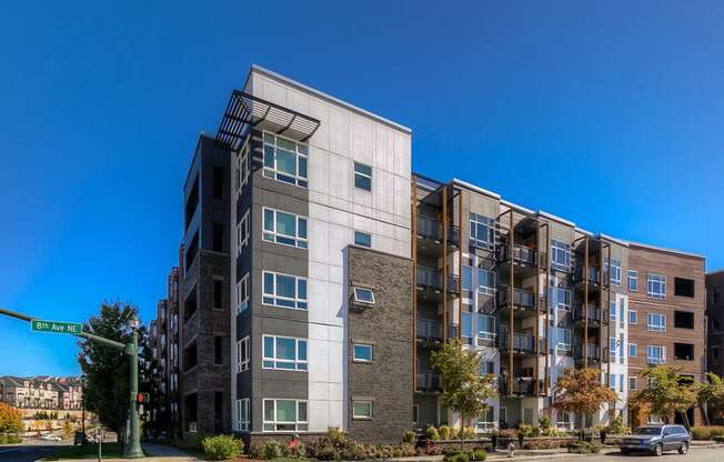 Building view from Street at Discovery West, Issaquah, WA