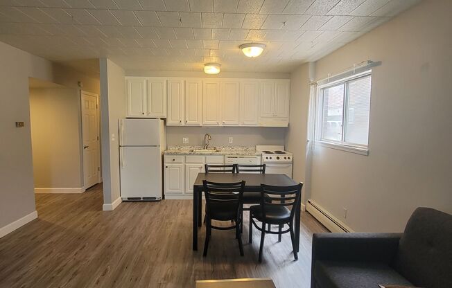 1 bed, 1 bath, 682 sqft, $1,800, Unit 04