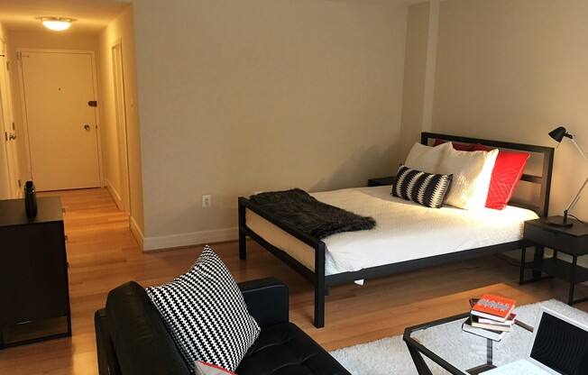 Studio, 1 bath, 460 sqft, $2,200, Unit 0116