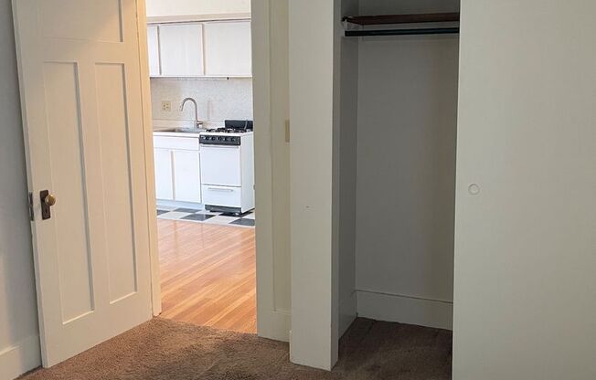 1 bed, 1 bath, 695 sqft, $1,495