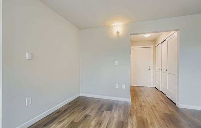 Spacious Apartment on Alki Beach!