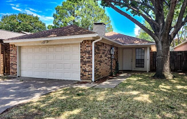 2BR/2BA Single-Family Home in Euless