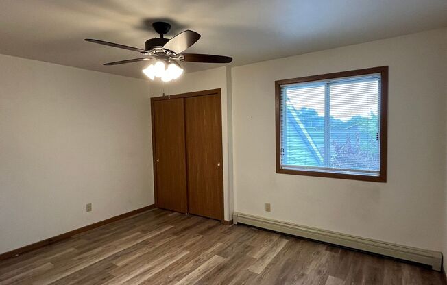 2 beds, 1 bath, 900 sqft, $950