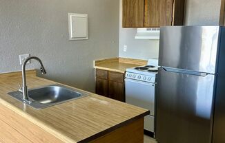 Studio, 1 bath, 400 sqft, $995, Unit 7