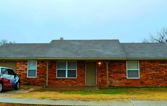 Great 3 bedroom in Killeen with washer and dryer connections and brand new carpet.