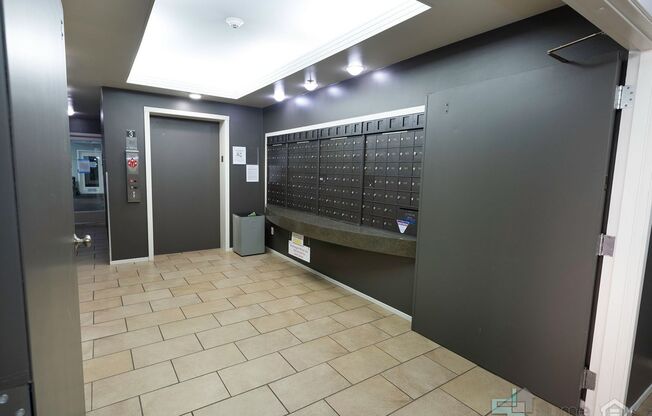 University Park 2 Bd/2 Bth w/parking- water/sewer/trash included!