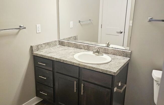 2 beds, 1 bath, 850 sqft, $950, Unit 07