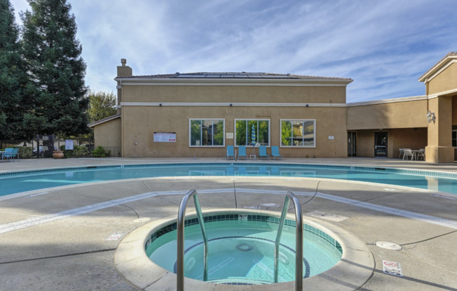 3 beds, 2 baths, $2,495, Unit Unit #1914