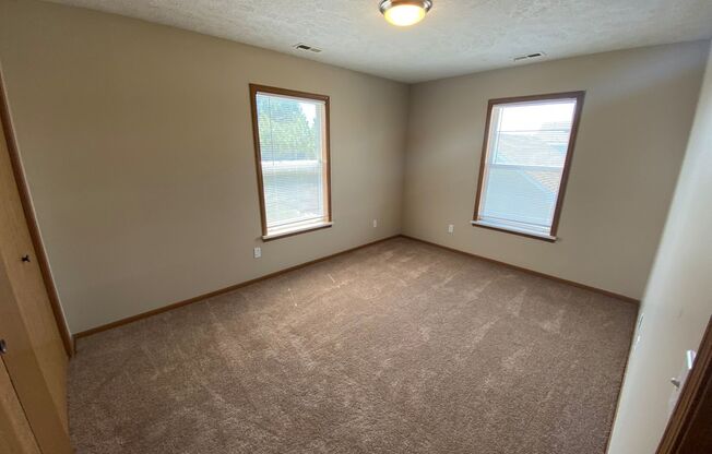 2 beds, 1 bath, 960 sqft, $1,040, Unit 1806-201