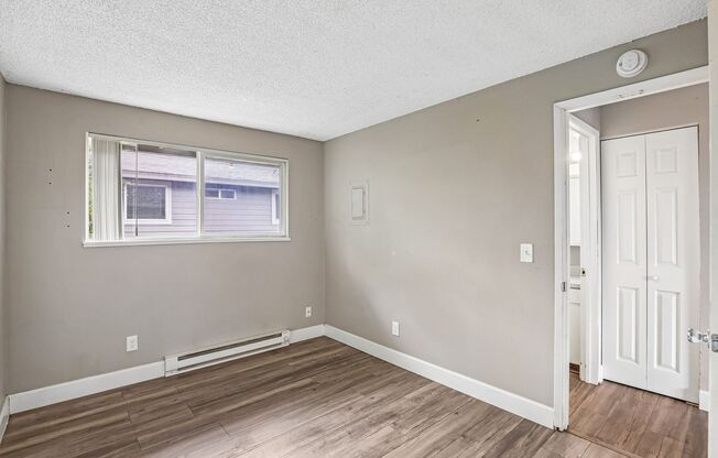 2 beds, 1 bath, 800 sqft, $1,325, Unit 431-01-15