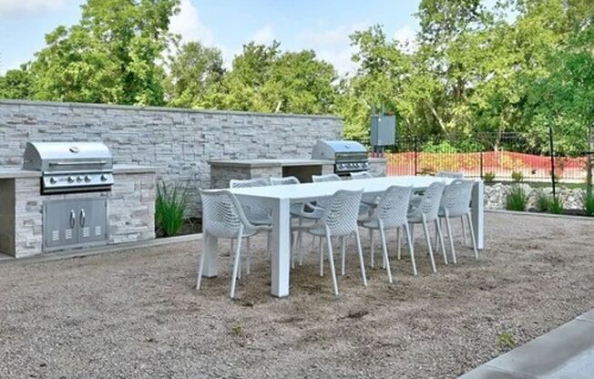 2 beds, 2 baths, 1,001 sqft, $1,945, Unit 124